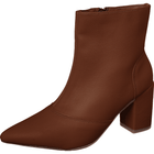 Bota de tacón hasta media pantorrilla y punta puntiaguda