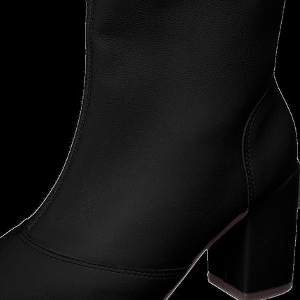 Bota de tacón hasta media pantorrilla y punta puntiaguda