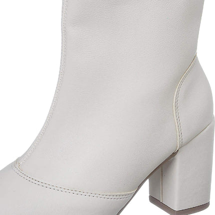 Bota de tacón hasta media pantorrilla y punta puntiaguda