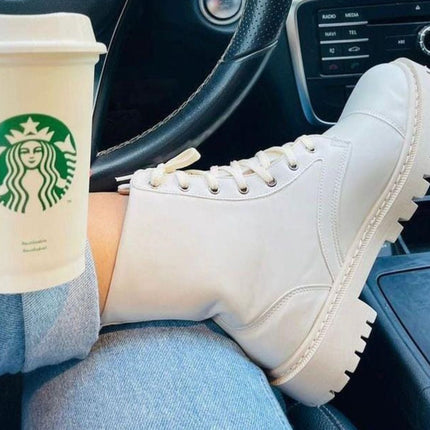 Botas con cordones y suela de tractor para mujer