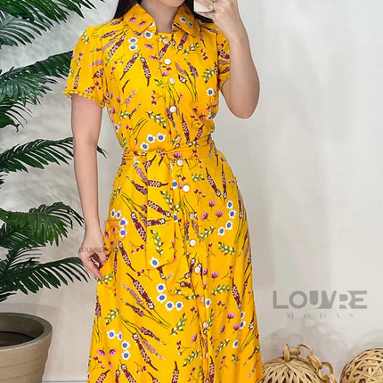 Vestido estampado amarillo con botones funcionales, bolsillos y detalles de encaje guipur.