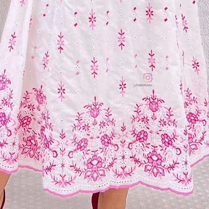 Vestido midi en encaje de algodón con bordado de rosas - Nueva llegada para moda modesta y de negocios.