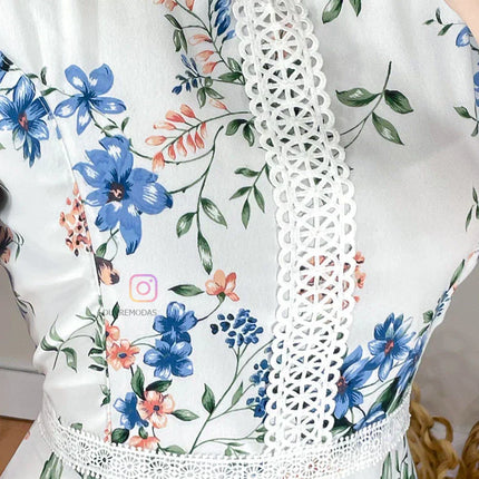 Vestido con delicado estampado, forrado y con detalles de encaje guipur.