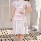 Vestido de algodón con bordados de colores.