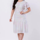 Vestido de algodón bordado con mangas con volantes.