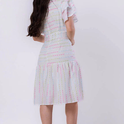 Vestido de algodón bordado con mangas con volantes.