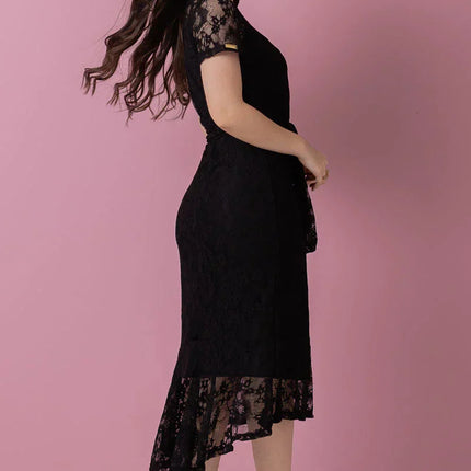 Vestido Mullet Negro en Encaje Noronha, forrado y con cremallera invisible.