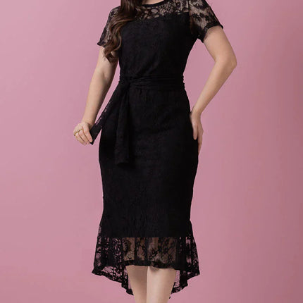 Vestido Mullet Negro en Encaje Noronha, forrado y con cremallera invisible.