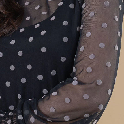 Vestido de tres niveles en tul de lunares.