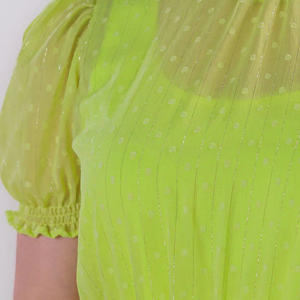 Vestido de gasa con tejido texturizado.