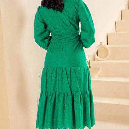 Vestido en encaje 100% algodón, bordado y forrado, con detalles de encaje guipur.