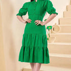 Vestido de algodón con elegantes detalles.