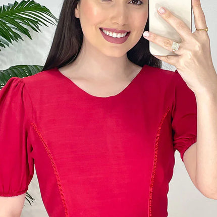 Vestido de lino viscosa forrado con detalles de encaje guipur en la falda.