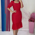 Vestido rojo en encaje de algodón bordado.